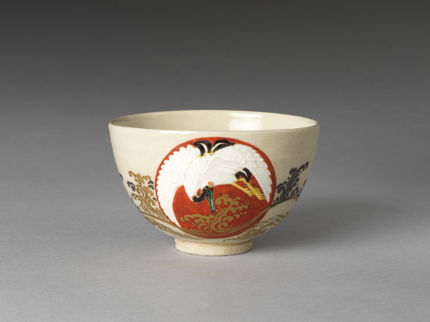 MUGG-088 — Eiraku Hozen, Teabowl with Rising Sun and Crane (mid-19th century)