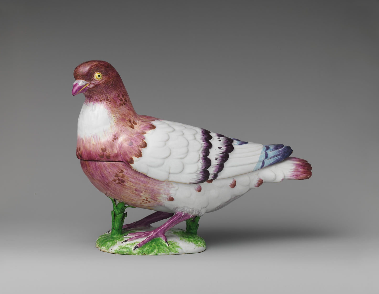 MUGG-081 — Paul Hannong, Tureen with cover in the form of a pigeon (ca. 1750–60)